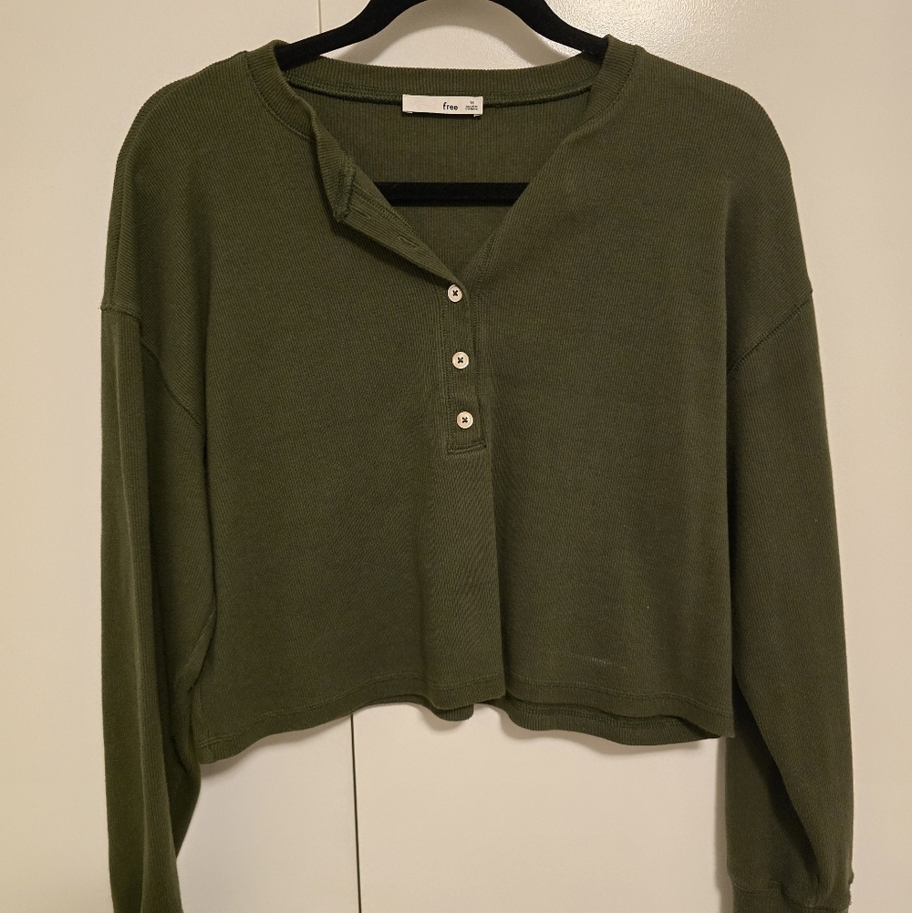 Aritzia Cropped Olive Green Button-Up Size Medium